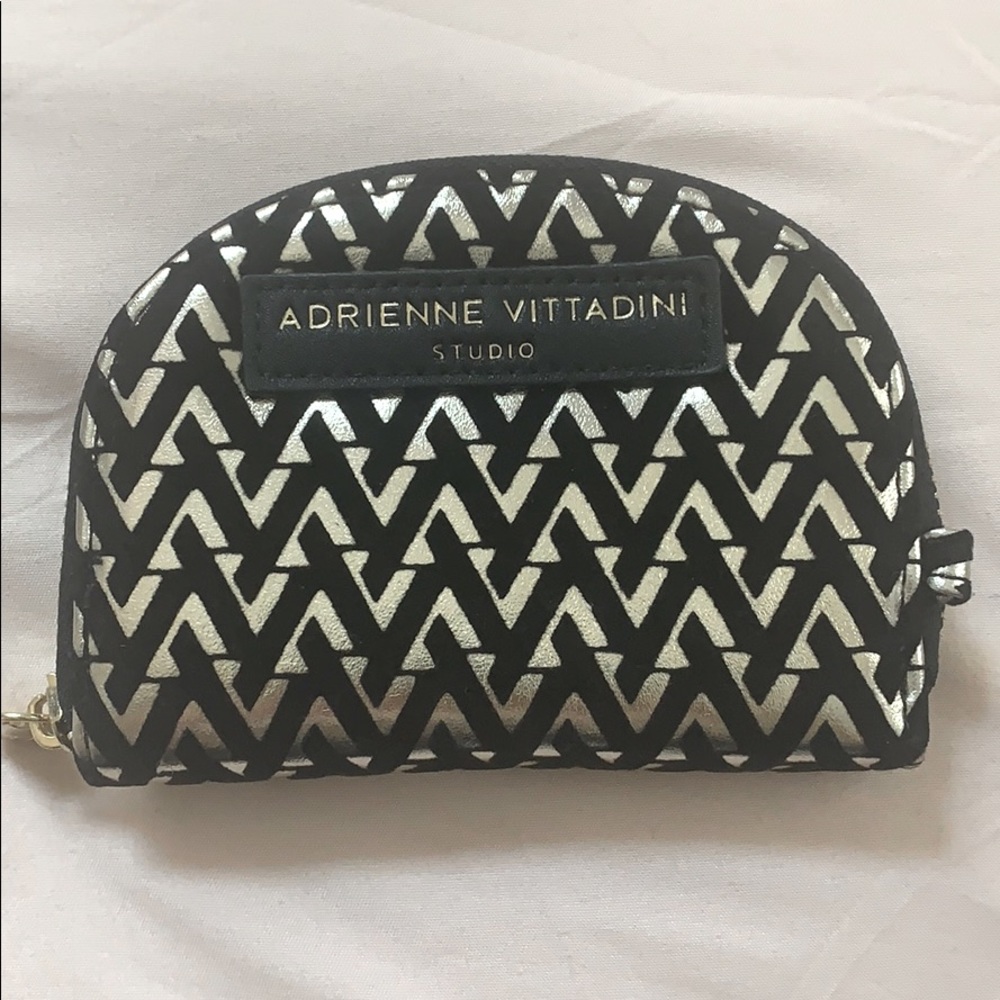 Adrienne vittadini wallet